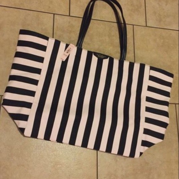 Victoria’s Secret huge weekender bag & clutch - Picture 3 of 5